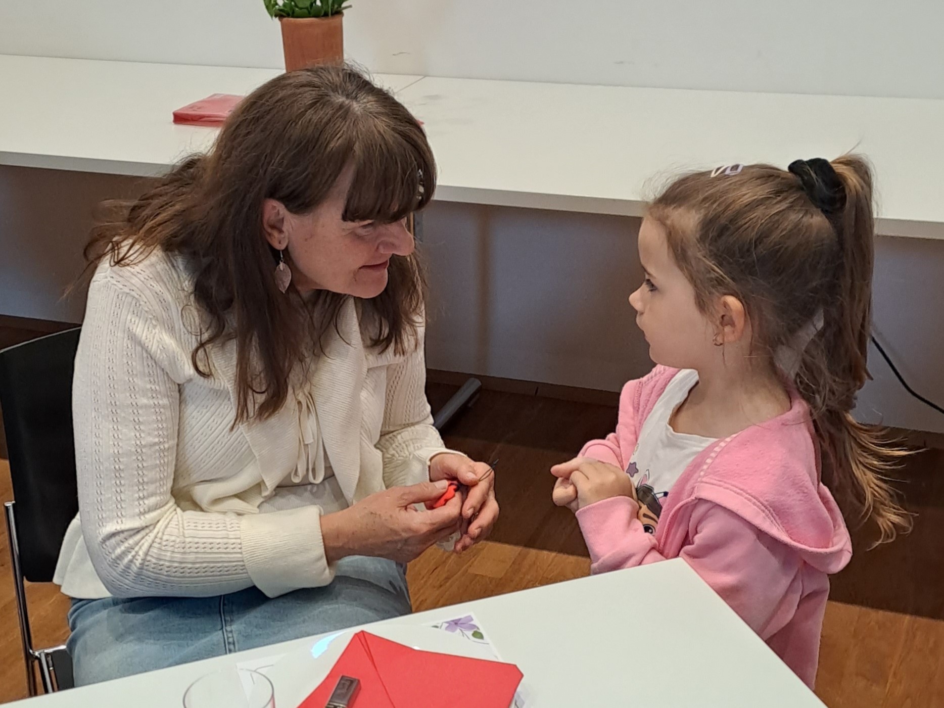 Muttertag voller Begegnungen / Kindergarten Gamlitz Begegnungsnachmittag im Mai