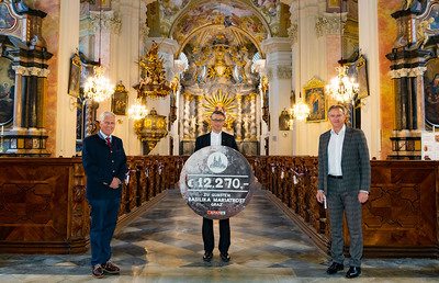 SPAR AG/Werner Krug, 2021, Werner Krug Franz Küberl, Obmann des Vereins „Freunde und Förderer der Basilika Mariatrost“, mit Pfarrer Dietmar Grünwald und Mag. Christoph Holzer, dem Geschäftsführer von SPAR Steiermark und Südburgenland.
