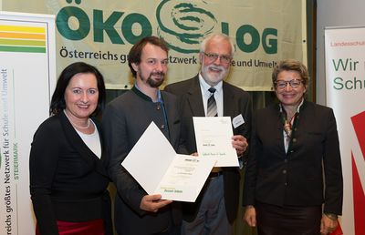 Am Foto von links: LSR Präsidentin Elisabeth Meixner,  Prof. Jürgen Mack MSc (Biologieprofessor an der HLA), UBZ Prof. Mag. Uwe Kozina, LSI HR Gerda Lichtberger