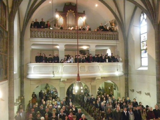 Firmung in St. Gallen / P. Ulrich Diel OSB Abt Bruno spendet unseren Jugendlichen das Sakrament der Firmung